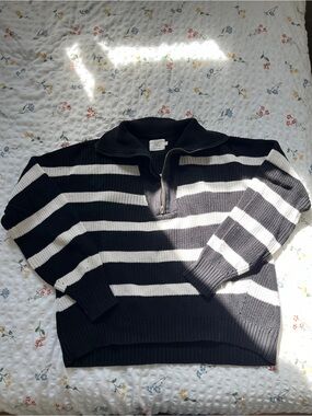 Orta Black and white Ribbed Zip-Up Sweater